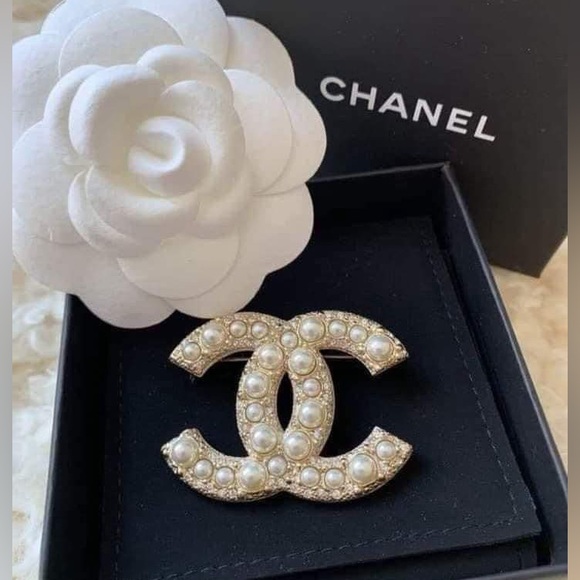 CHANEL Jewelry - Chanel CC Brooch Pearl Crystal Light Gold Tone On Box